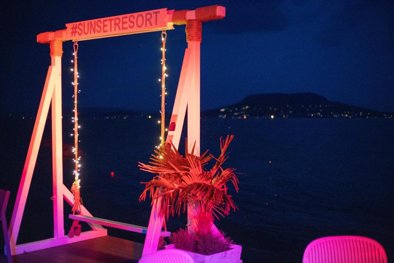 Sunset Resort - Lakeside Boutique Apartments Fonyód Esterno foto